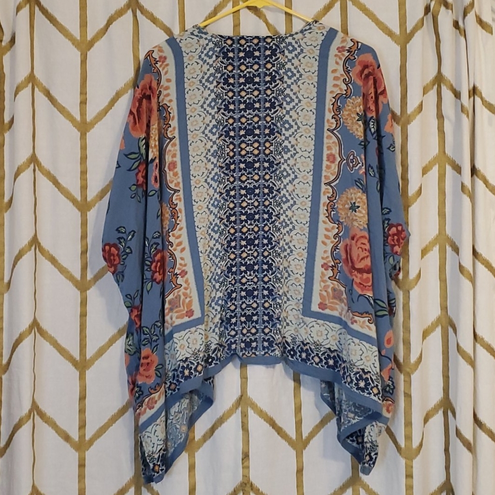 Francesca's Kimono - Picture 2 of 2